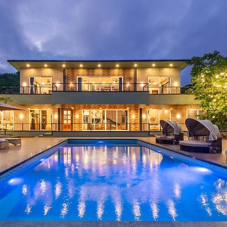 Stayvista At La Nirvana With Pool, Music Speaker & Indoor-Outdoor Game Lonavala Exterior photo